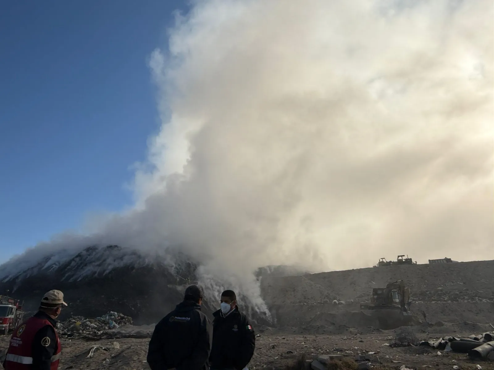 A 3 días del incendio en relleno de San José Chiapa, 70 % controlado