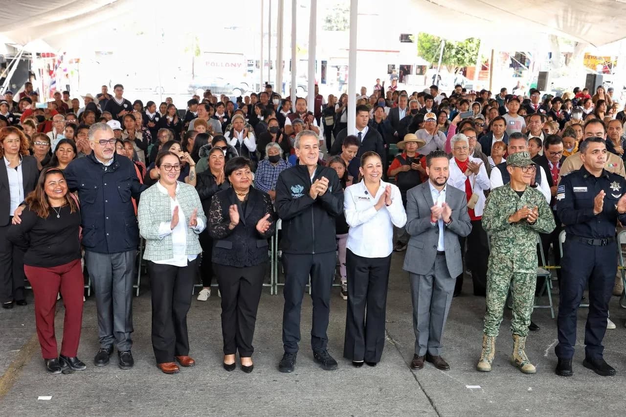 Acerca Gobierno de la Ciudad servicios y programas con la Feria por la Paz