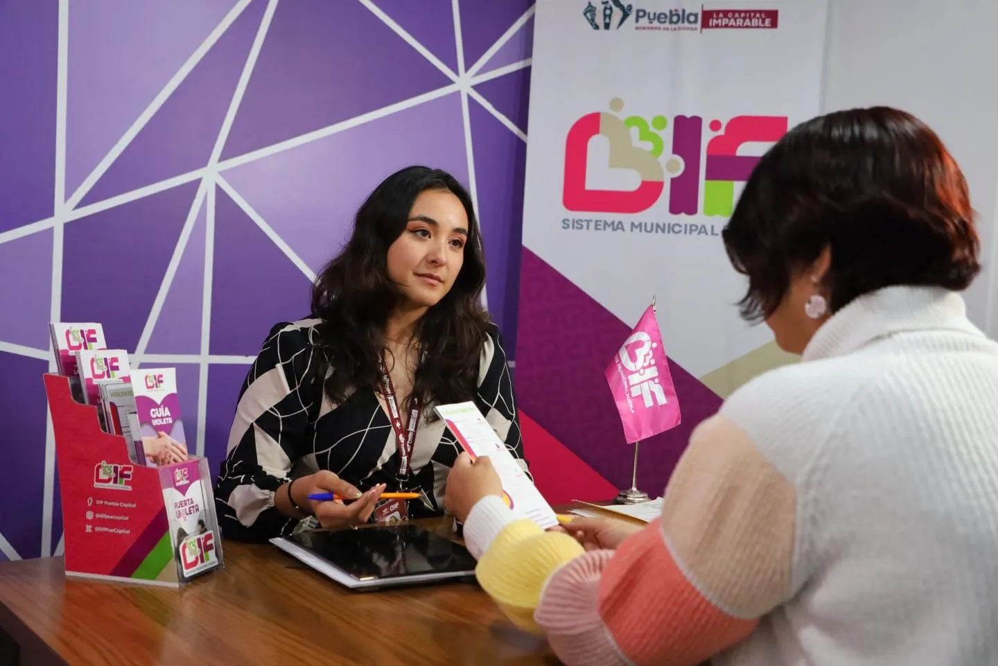 Consolida Ayuntamiento estrategia “Puerta Violeta” para proteger a mujeres en Puebla