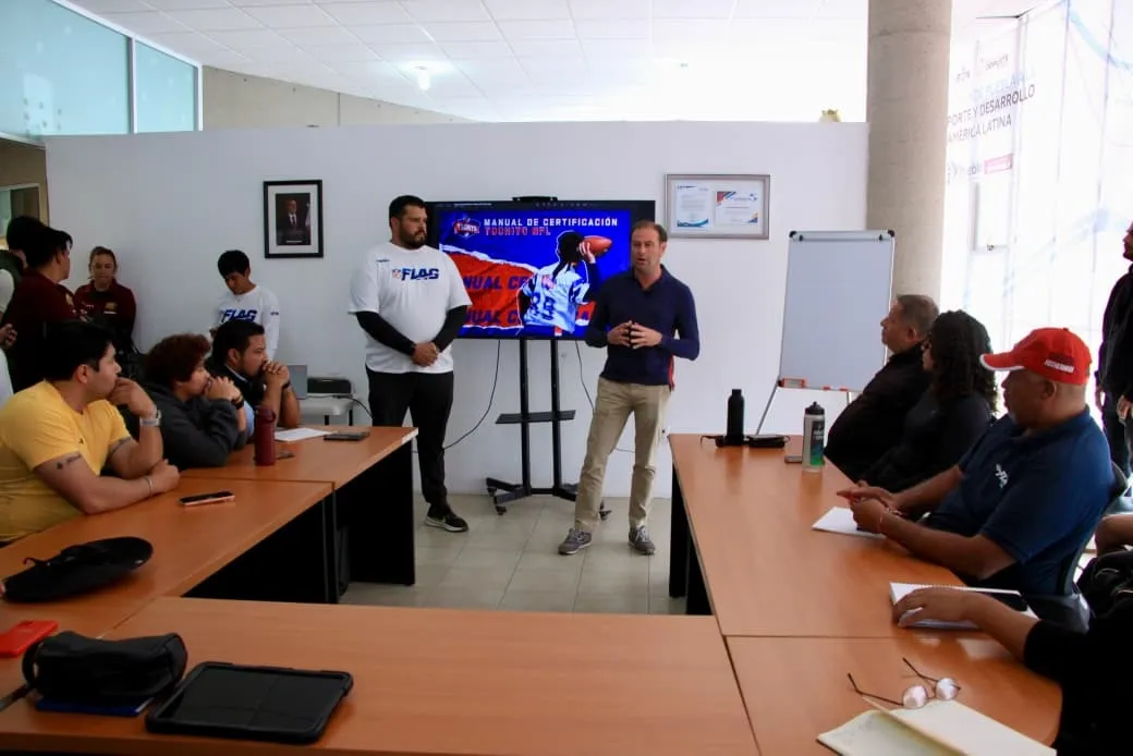 Puebla fortalece el deporte juvenil con capacitación de NFL FLAG a docentes de la capital 🏈