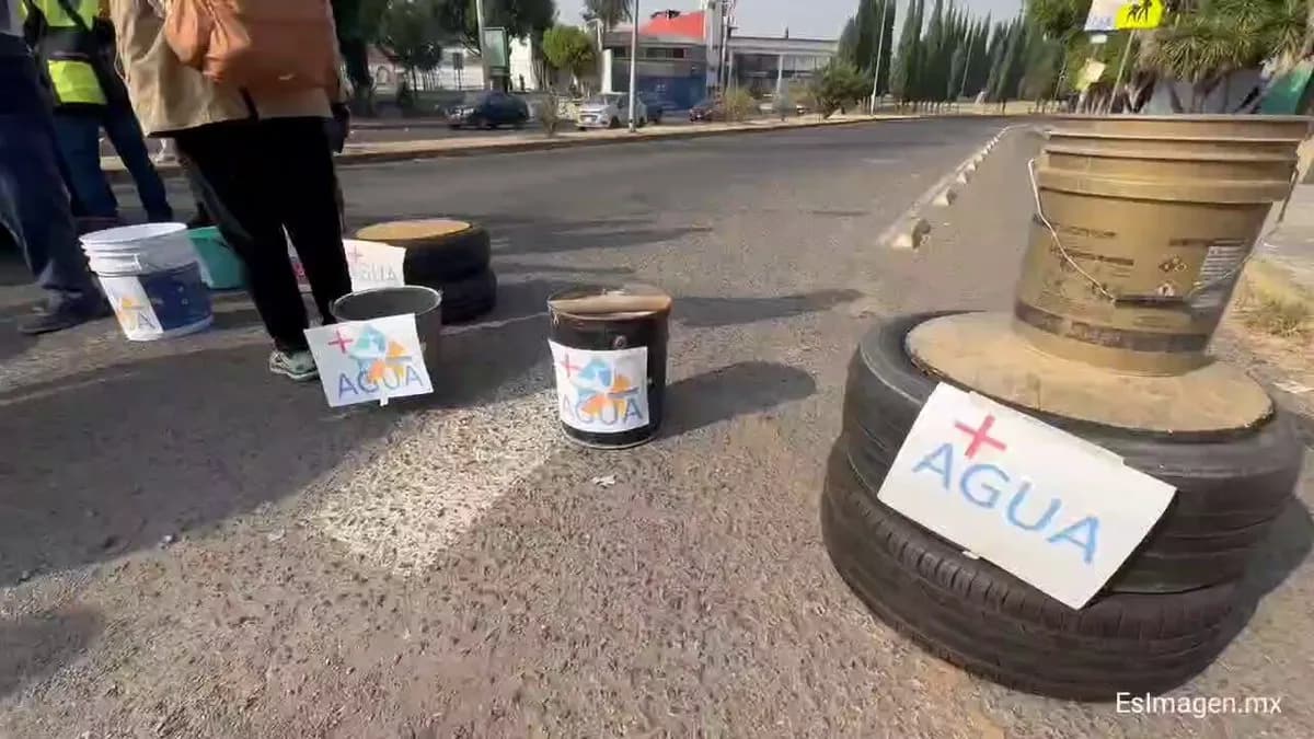Bloquean avenida Margaritas, rumbo a 11 Sur, por falta de agua