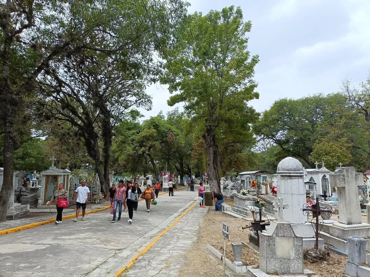 Mantiene Ayuntamiento de Puebla servicios y mantenimiento en panteón con atención a la ciudadanía