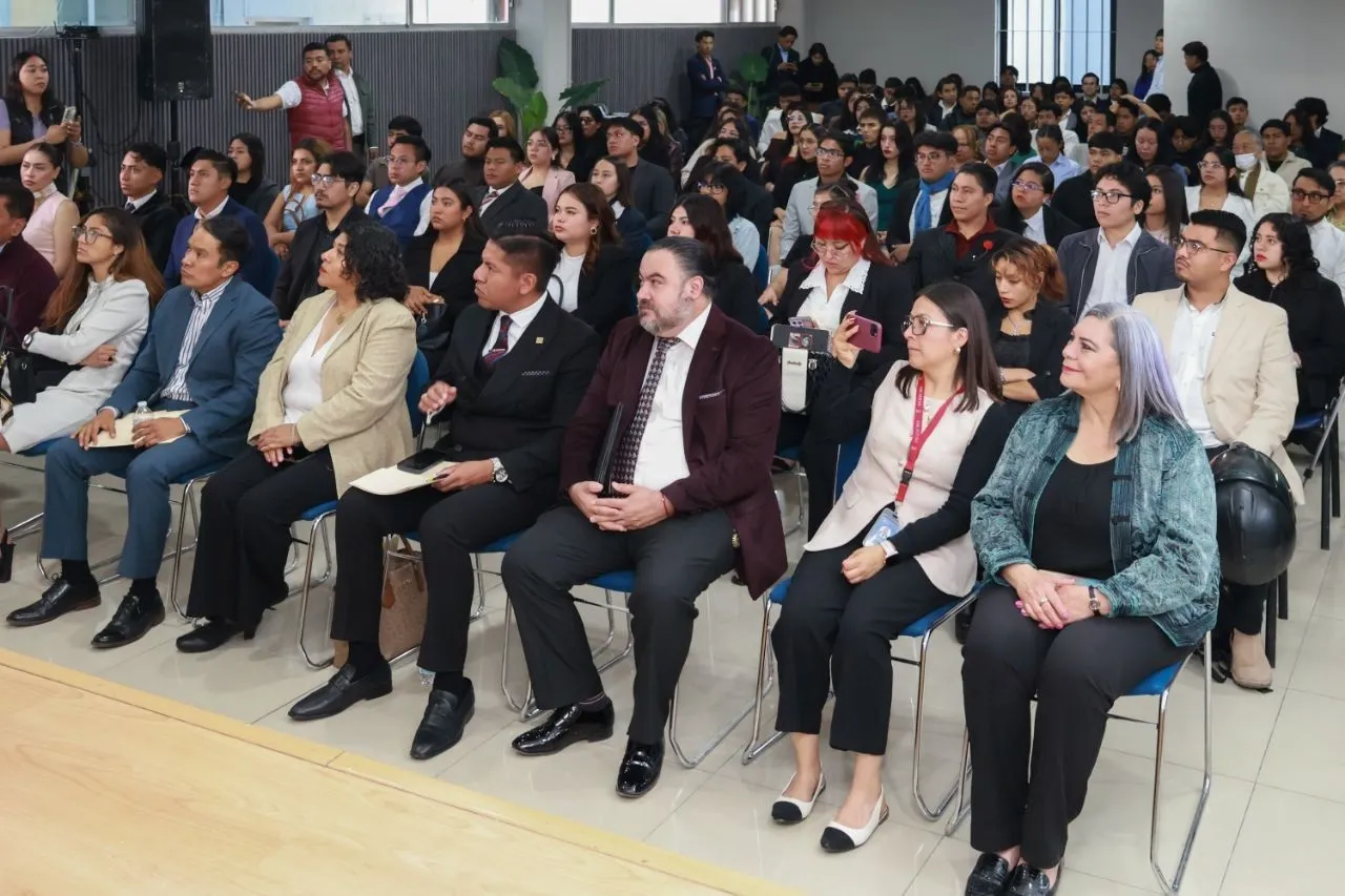 Fortalecen habilidades comunicativas de jóvenes con certamen “Imparables con Voz”