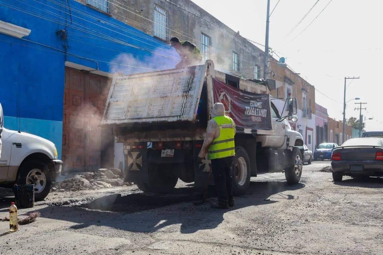 Refuerzan mantenimiento vial en zonas prioritarias de la capital