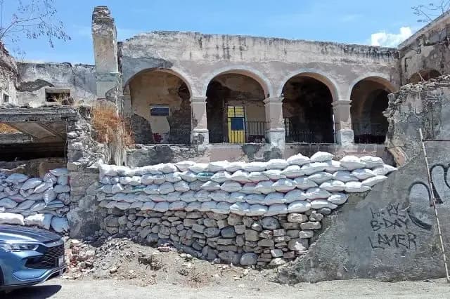 Edificio histórico de Izúcar es utilizado como estacionamiento público