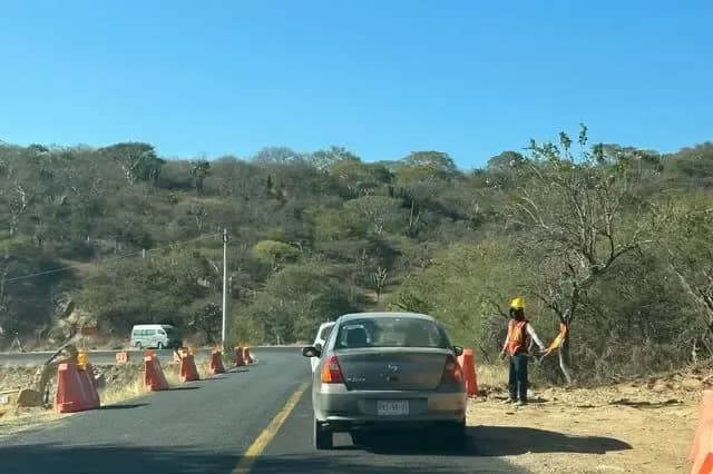 Hasta 3 horas de retraso en Tehuitzingo-Acatlán por cierres en México-Oaxaca