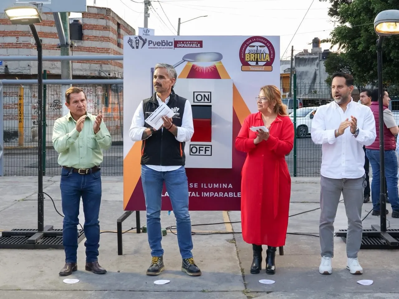 Fortalecen iluminación y seguridad en colonias con modernización de luminarias