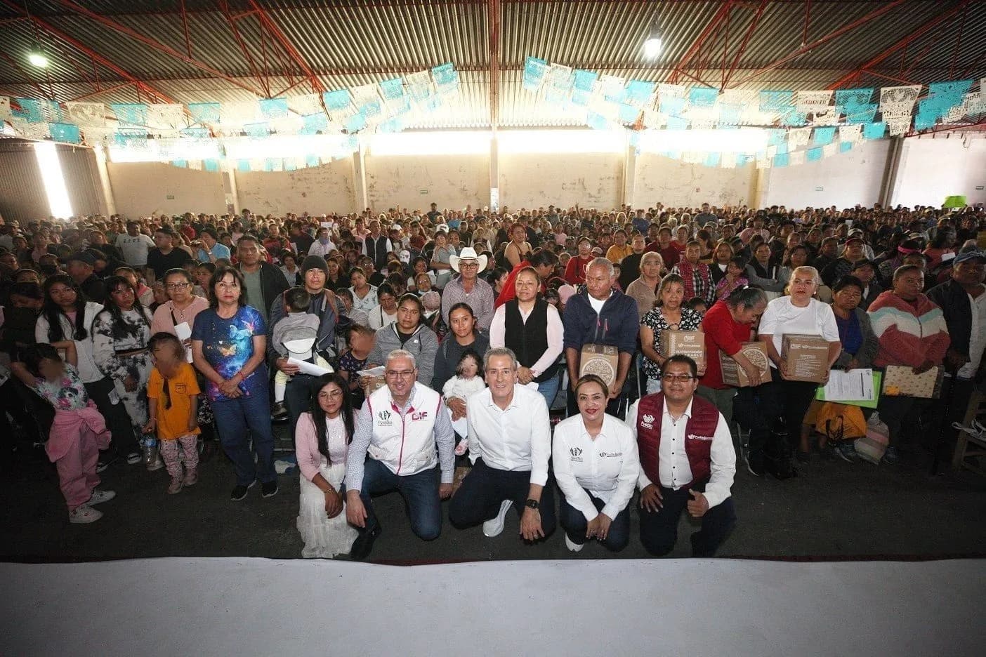Fortalece Puebla seguridad alimentaria con entrega de despensas en la capital