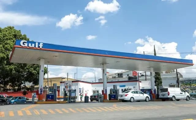 ¡No cargues aquí! Profeco exhibe gasolineras caras en Puebla