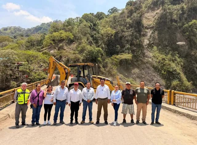 Inician reconstrucción del Puente Paciotla I en Pahuatlán tras huracán