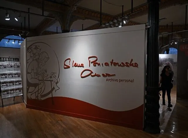 Exponen archivo histórico de Elena Poniatowska en Ciudad de México