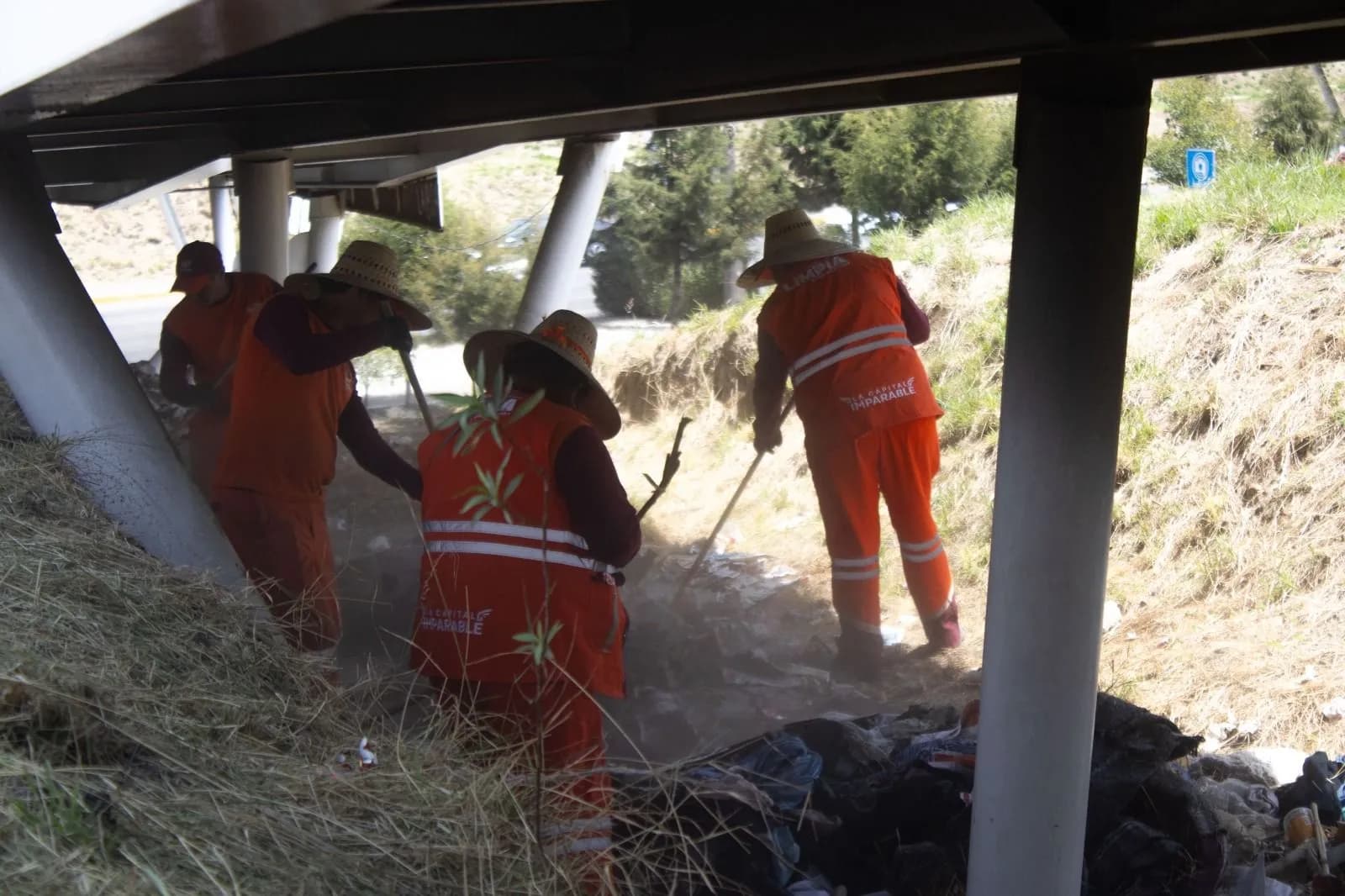Mantienen jornadas de limpieza en vialidades del sur