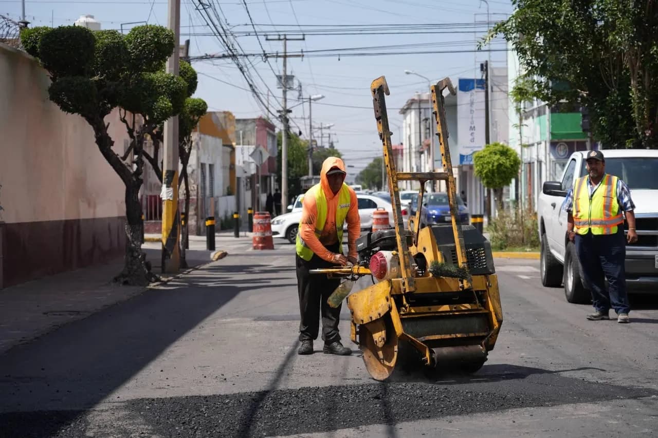 Supervisan mantenimiento vial en distintos puntos de la capital