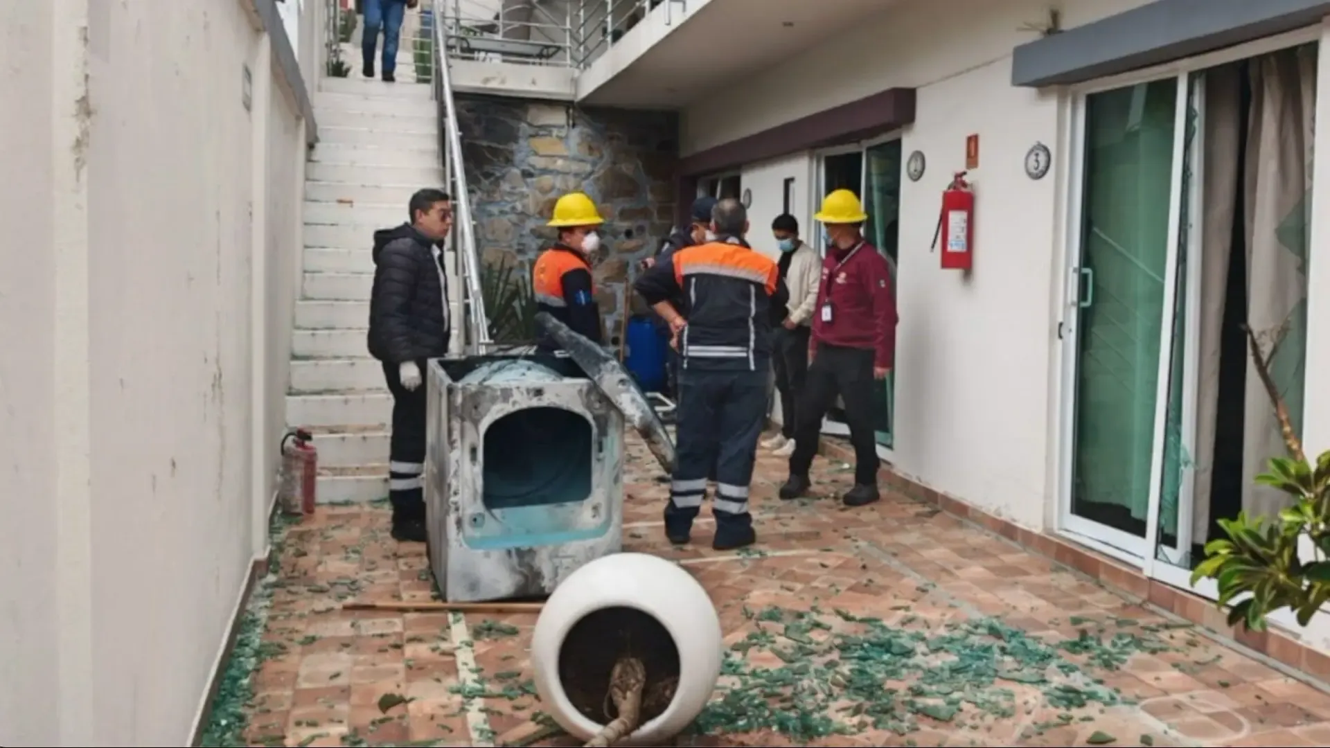 Muere joven tras explosión de gas en hotel de Tlatlauquitepec