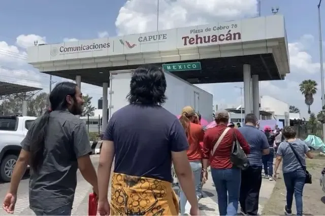 Libre paso en caseta de San Lorenzo Teotipilco por tarifazo al agua en Tehuacán