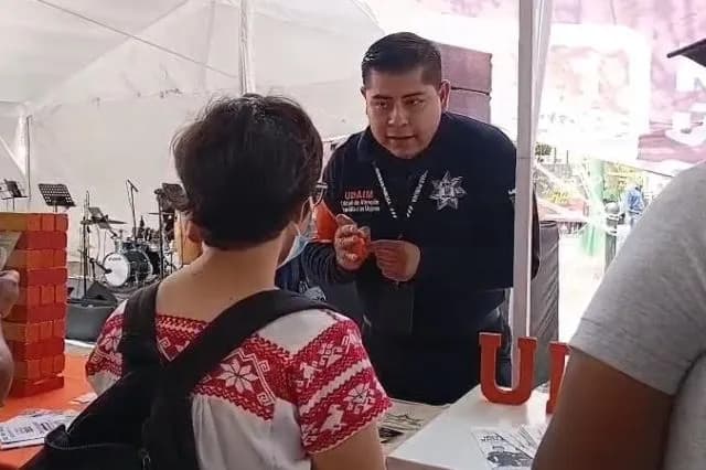 Dan alarmas y silbatos a mujeres de Atlixco para prevenir violencia de género