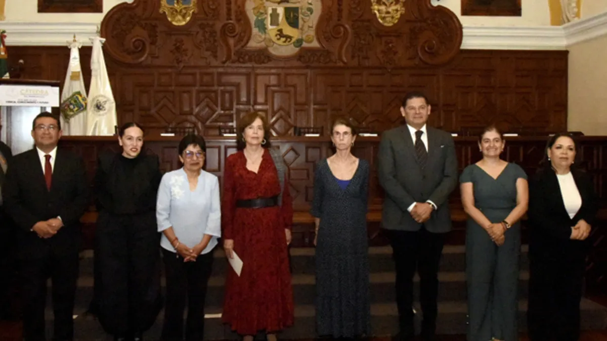 Se inaugura la Cátedra Magistral Doctora Matilde Montoya en el salón Barroco de la BUAP