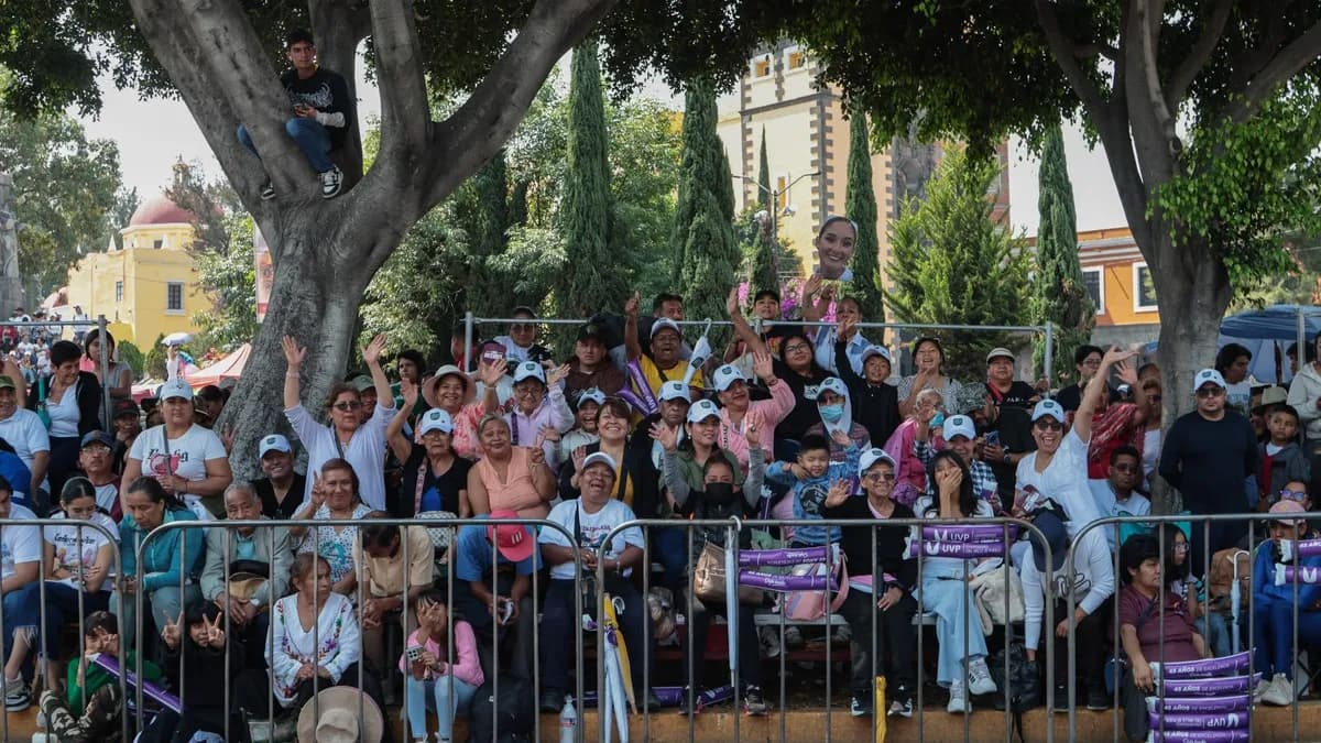 Emocionados y con calor intenso, así vivieron los poblanos el Desfile del 5 de Mayo
