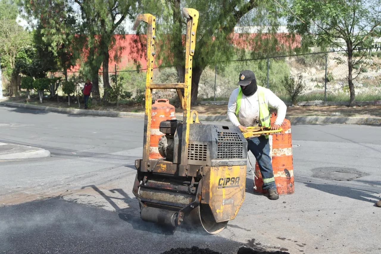 Refuerzan movilidad con mantenimiento vial en la capital