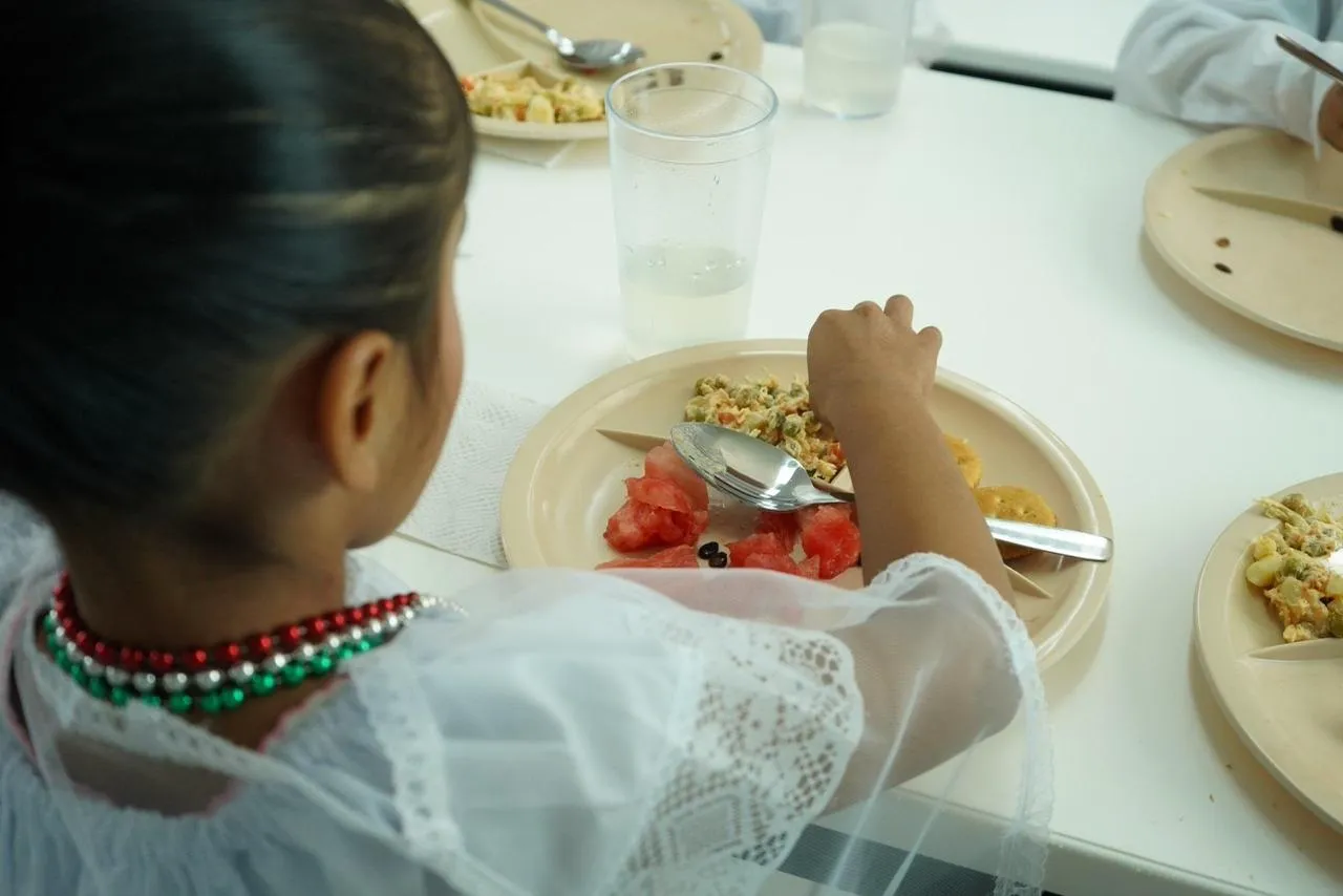 Supervisan funcionamiento de comedor en preescolar