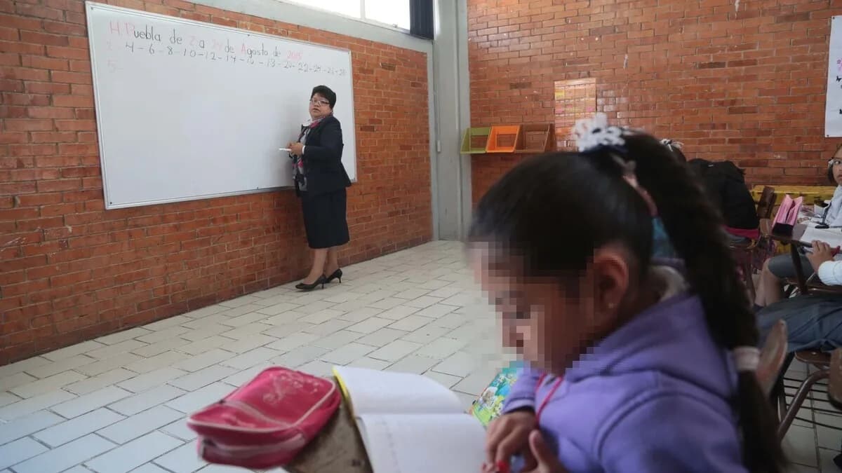 Roles de género en la docencia en Puebla: el 70% son maestras