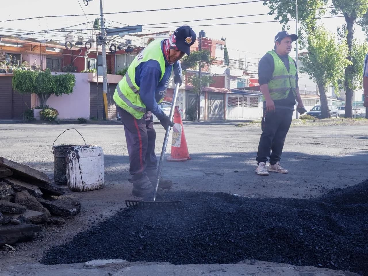 Atienden vialidades prioritarias en la capital