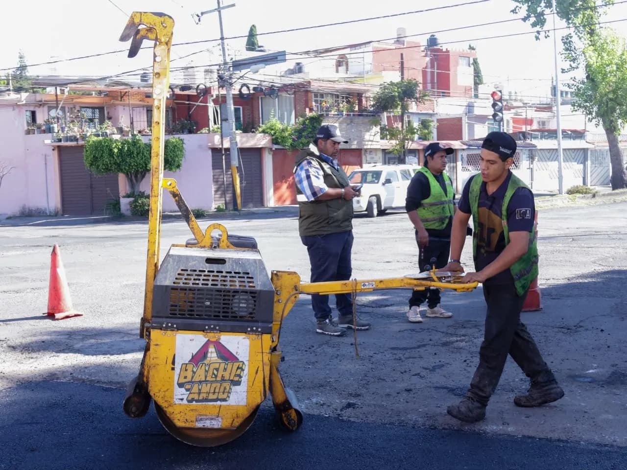 Atienden reportes ciudadanos con brigadas de bacheo