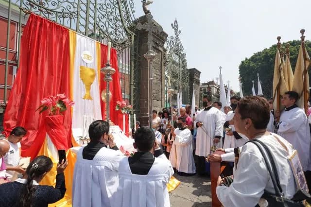 Corpus Christi en Puebla une fe, mulas y panzones en una tradición de siglos