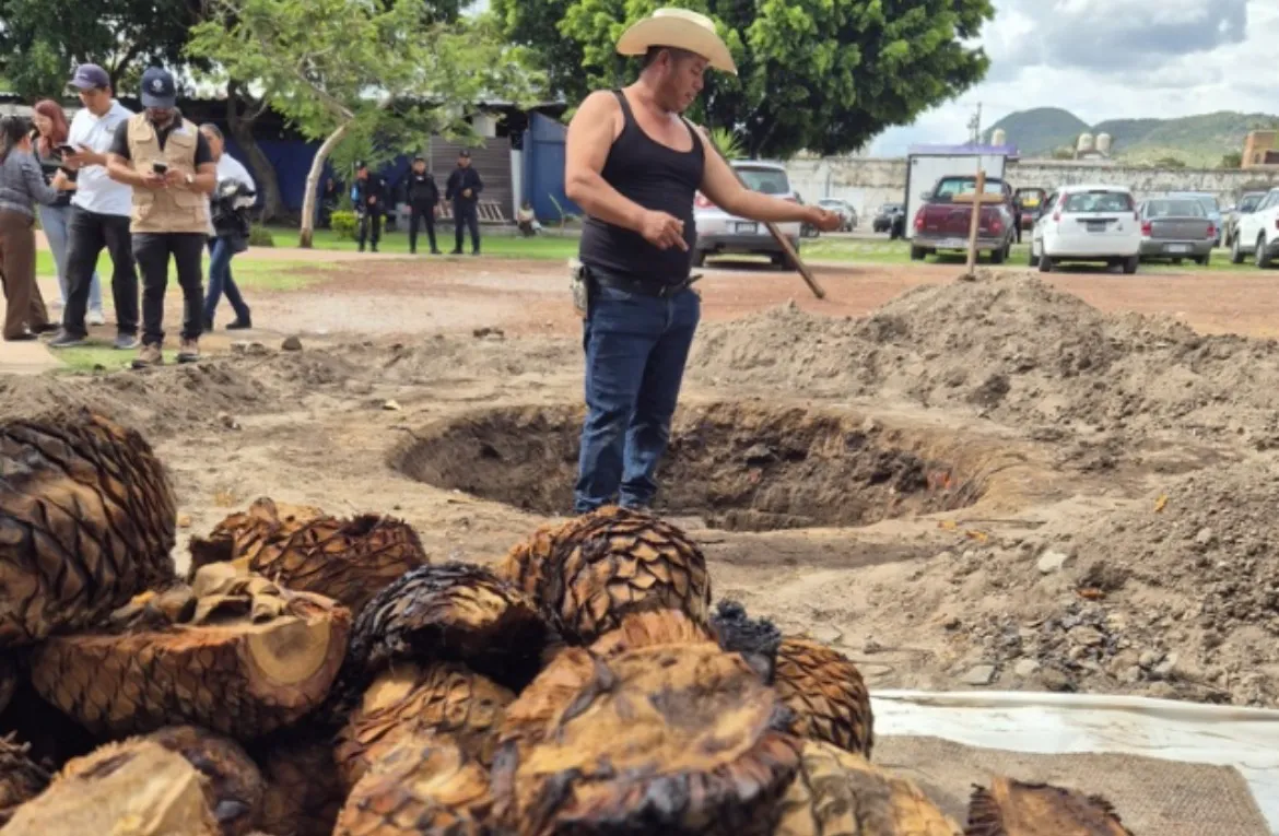 Feria del Mezcal y el Pulque en Atlixco destapa horno con 2 toneladas de agave