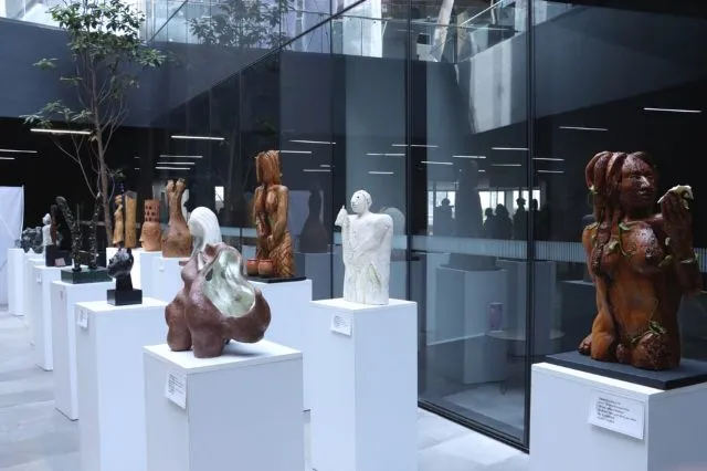 Exposición "Manos Poblanas que Trascienden" muestra escultura en el Congreso del Estado