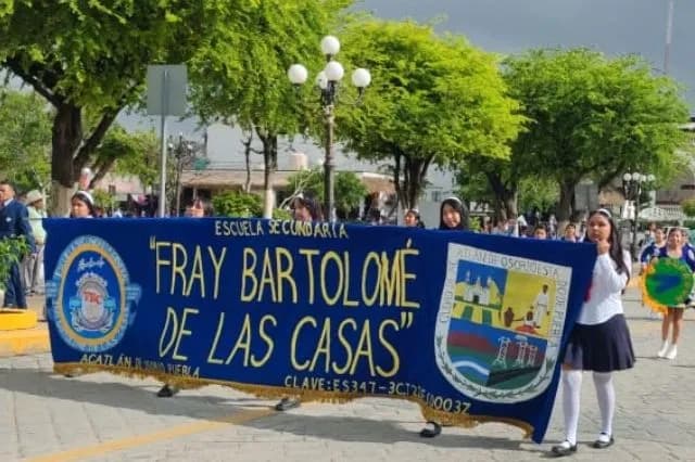 Escuelas secundarias generales celebran 100 años de existencia en Acatlán