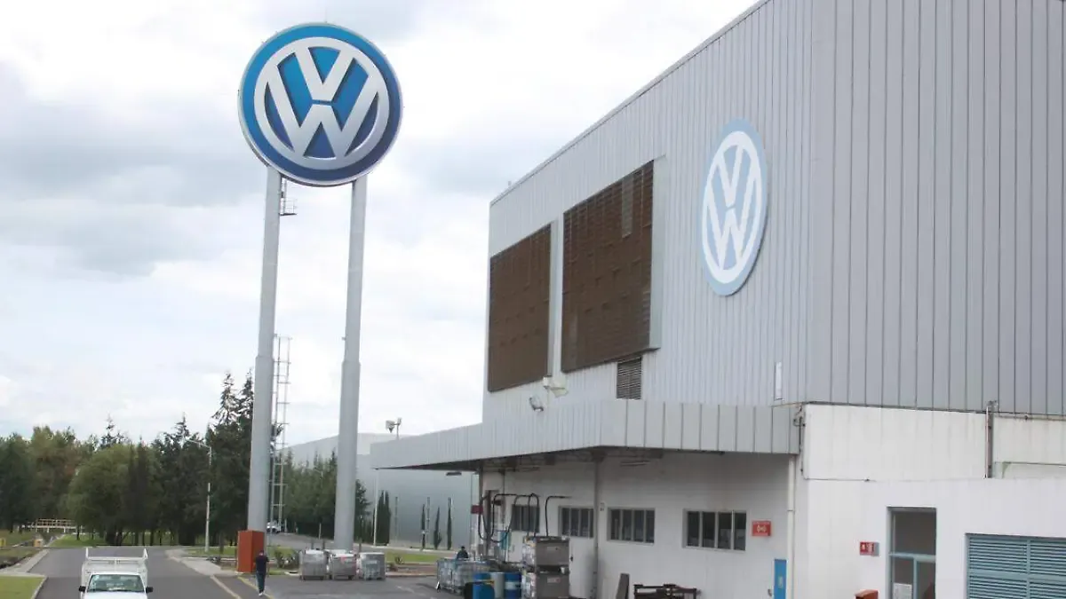 Volkswagen se va 2 semanas a paro productivo; no revelan motivo