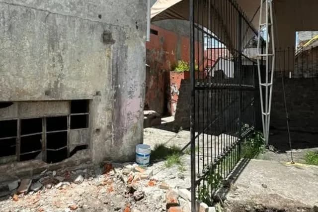 Derriban muro del Teatro José Recek en Xonaca