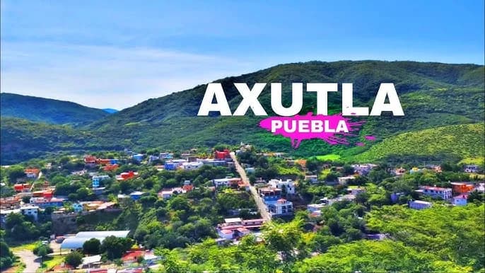 Migrantes realizan aportaciones para nuevo estrado de parroquia en Axutla