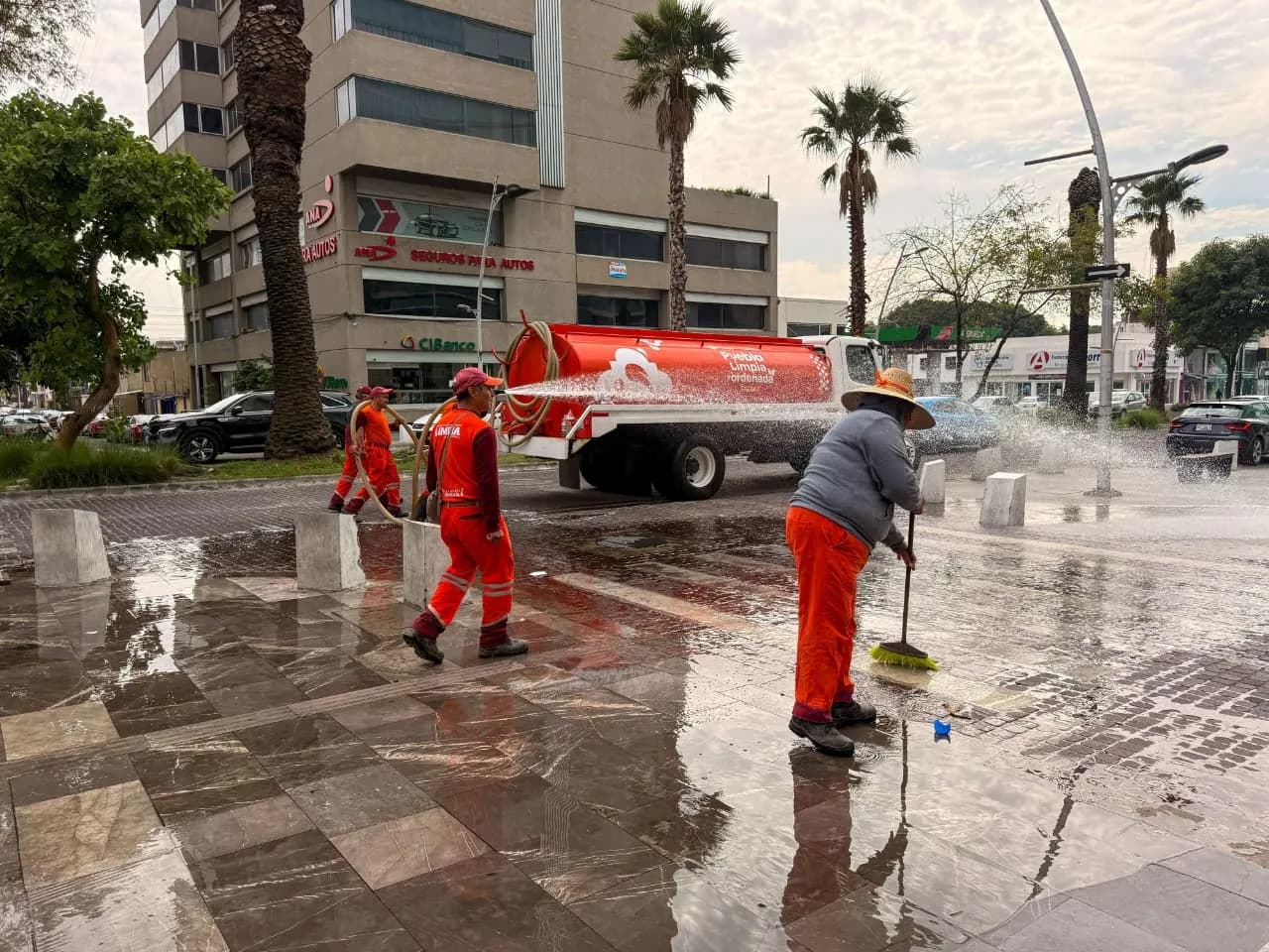 Mantienen operativo de limpieza tras festejos por triunfo de México en Puebla