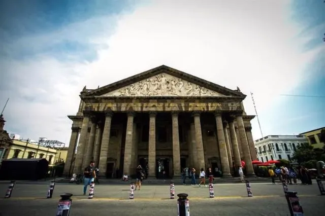 Teatro Degollado exhibe archivo histórico por su 160 aniversario