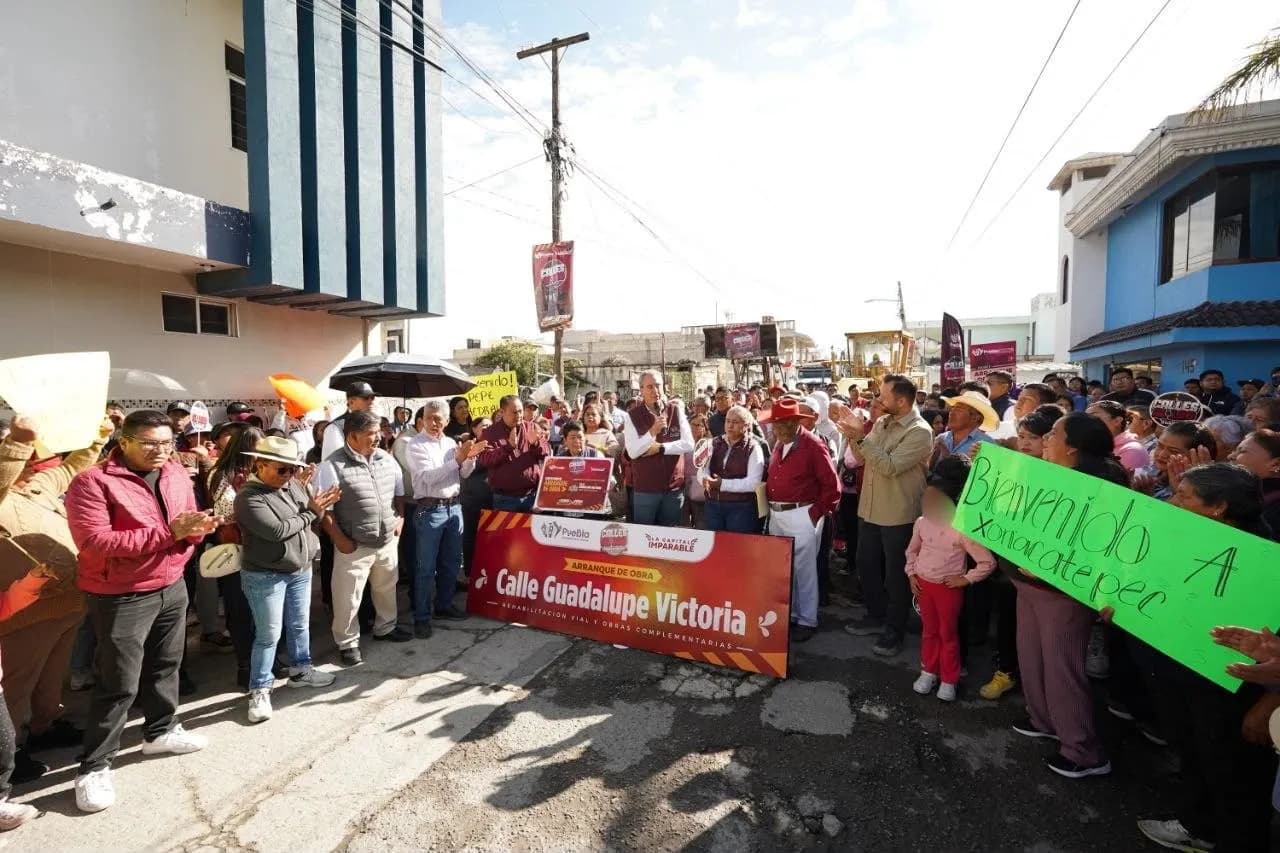 Presidente municipal de Puebla inicia rehabilitación vial en Santa María Xonacatepec