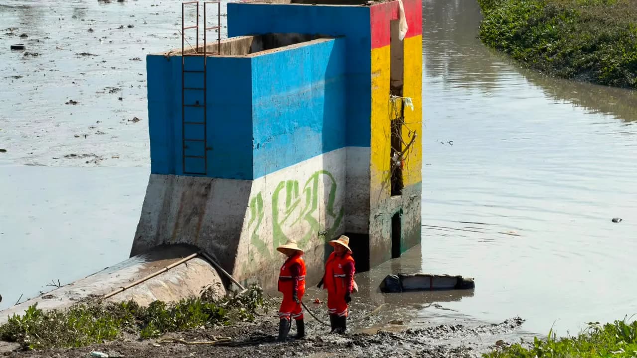 Refuerza Gobierno de la Ciudad limpieza del vaso regulador Puente Negro