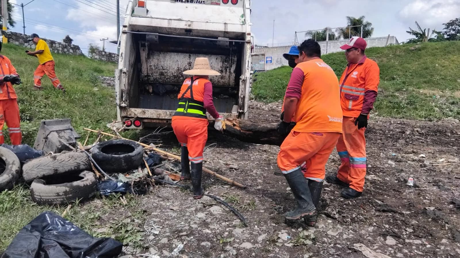 Gobierno de la Ciudad refuerza limpieza del vaso regulador Puente Negro