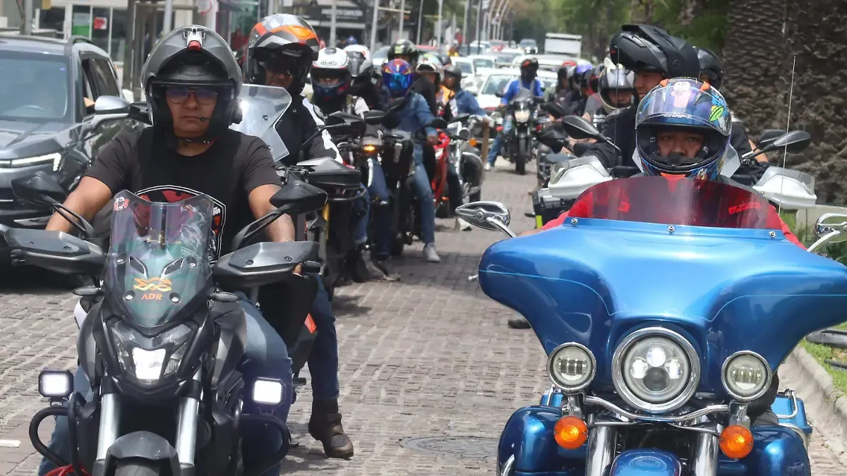 Protestan motociclistas de Puebla contra Ley Casco; acusan falta de información para realizar el trámite