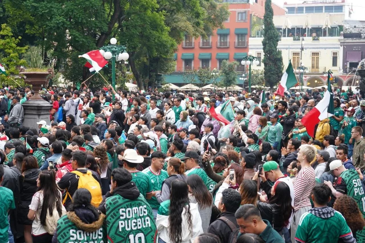 Más de 100 mil personas disfrutaron “El Fútbol Se Vive Aquí” en el Zócalo de Puebla