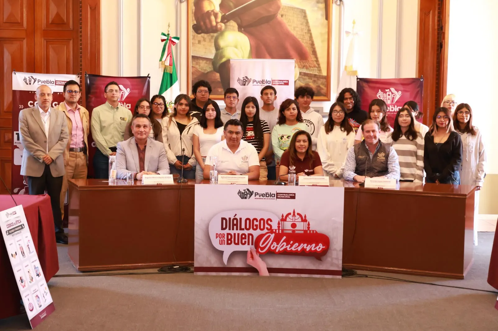 Jóvenes universitarios conocen de cerca cómo funciona el Gobierno de la Ciudad