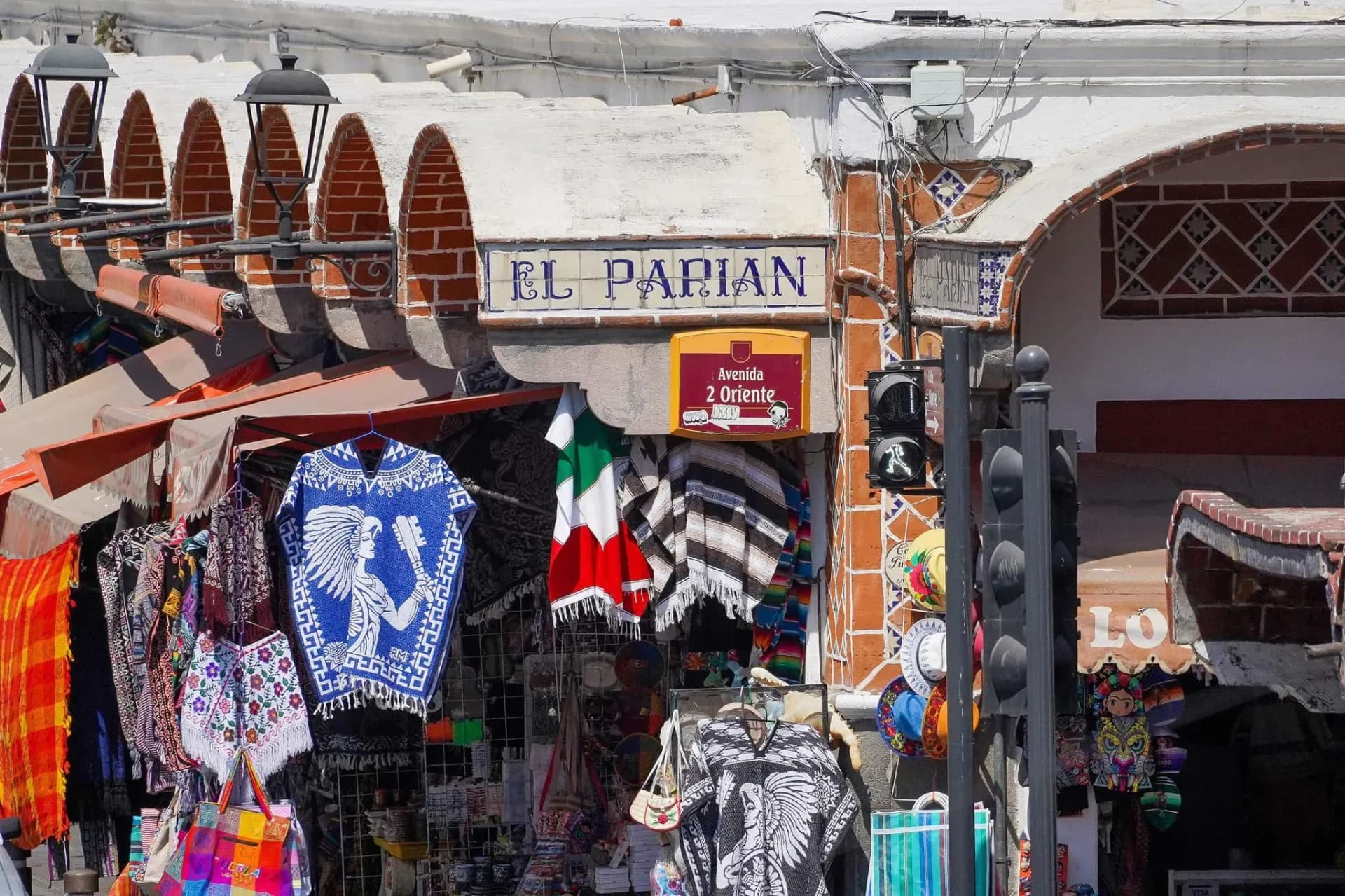 El Parián, el mercado poblano donde viven la Talavera y las artesanías