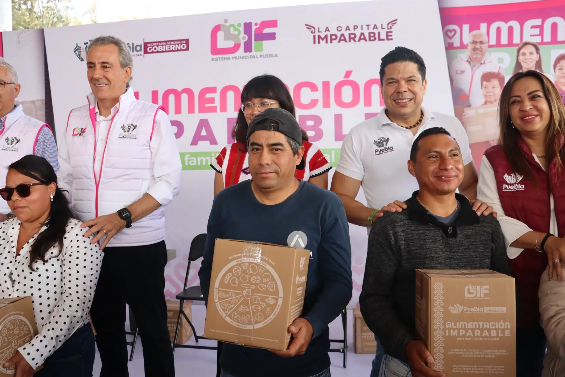 Gobierno de la Ciudad entrega más de 8 mil apoyos alimentarios en Santa María Xonacatepec