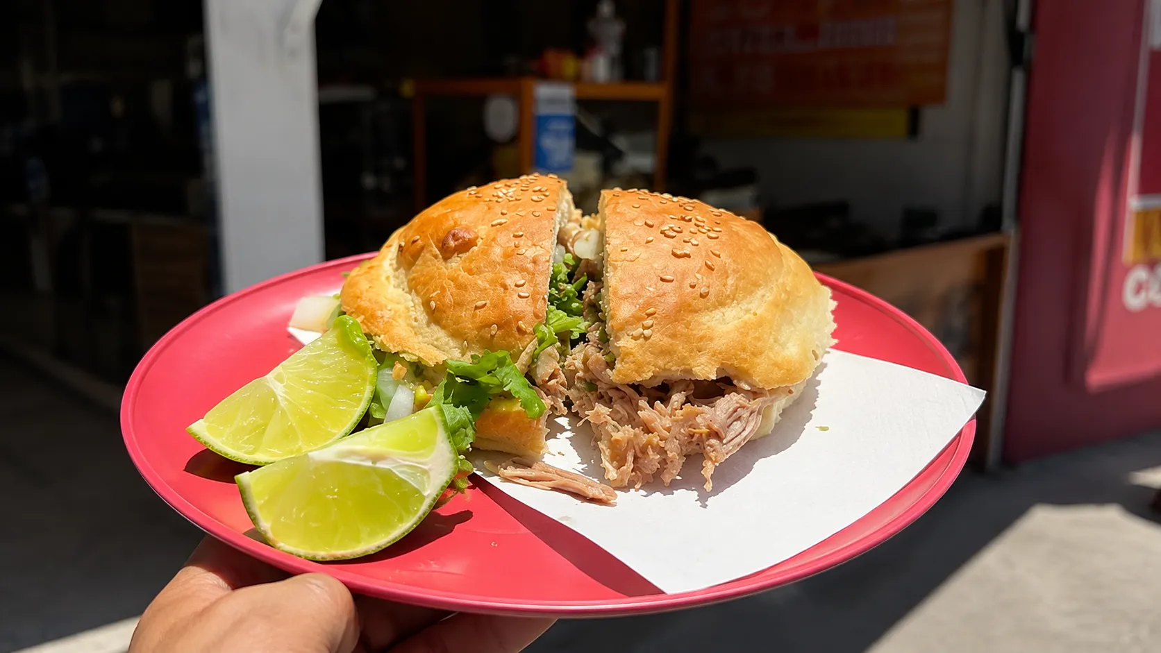 Las Cazuelitas cumplen 35 años llevando carnitas al Barrio de Santiago