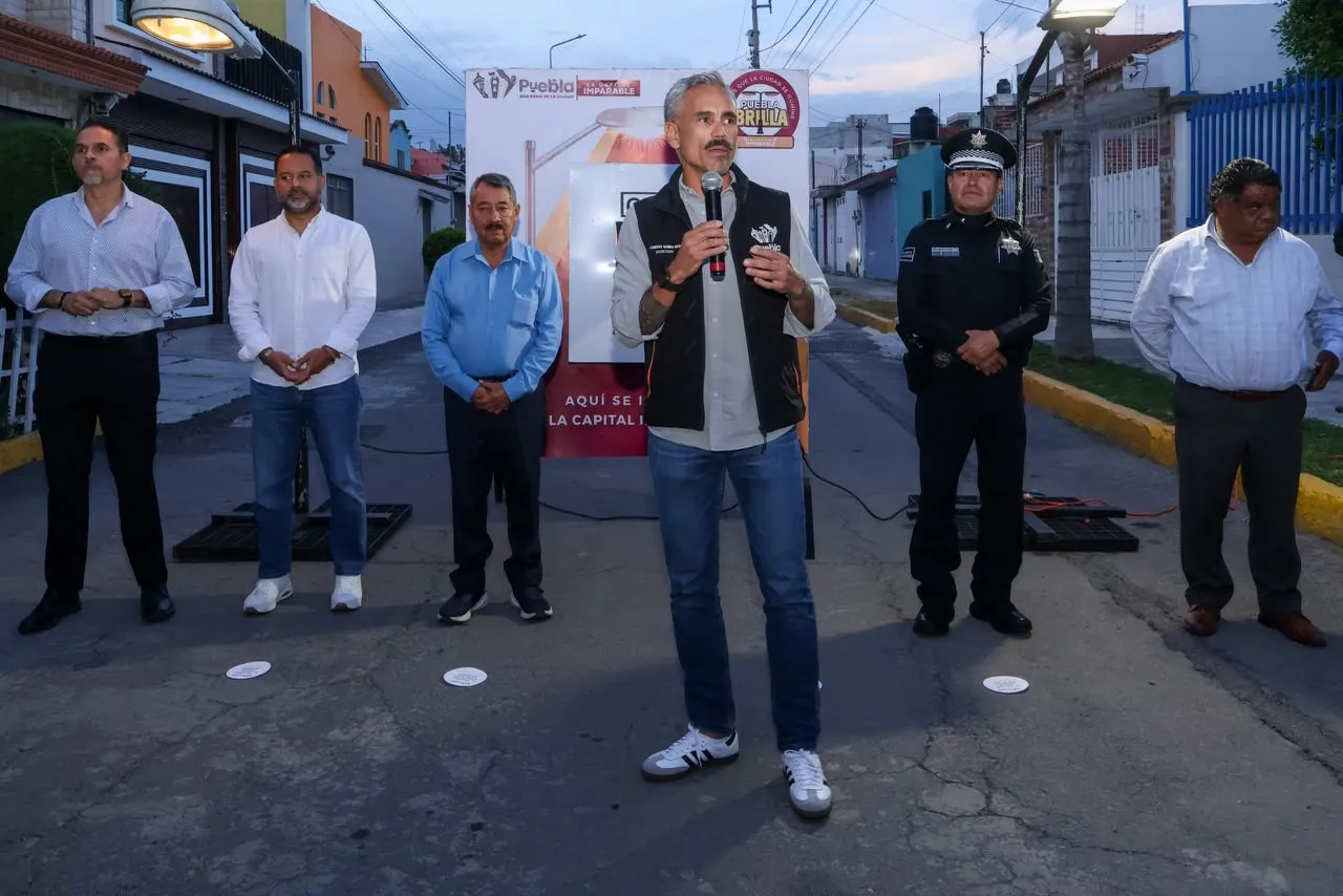 Ayuntamiento de Puebla moderniza 142 luminarias en Galaxia Bosques de Amalucan