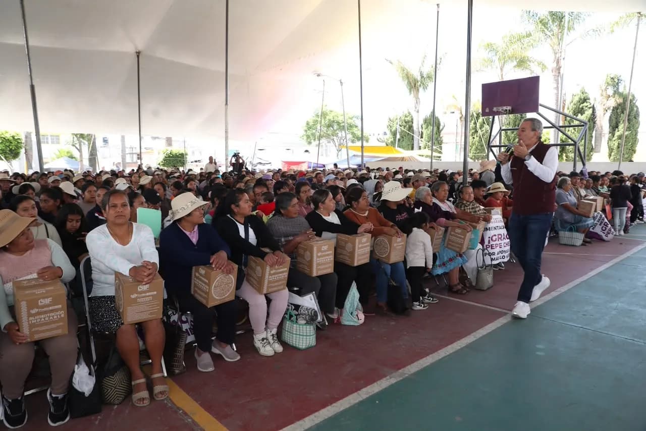 Gobierno de la ciudad entrega más de 5 mil despensas del programa Alimentación Imparable en San Miguel Canoa