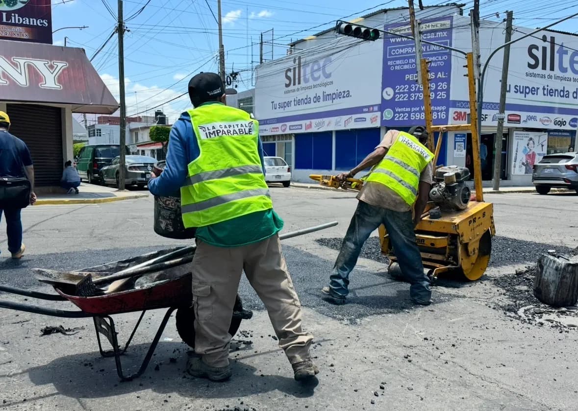 Gobierno de la Ciudad despliega cuadrillas de bacheo en 18 calles este martes