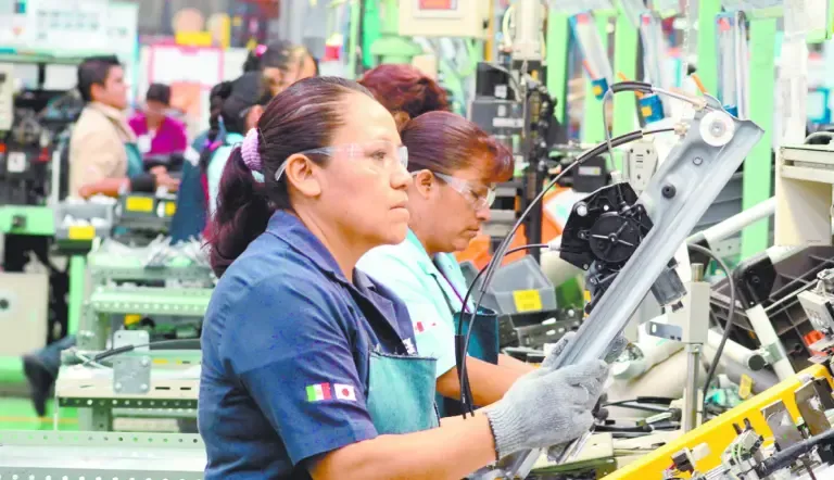Industria mexicana hila tres meses de crecimiento, pero cierra el semestre sin avance frente a 2025