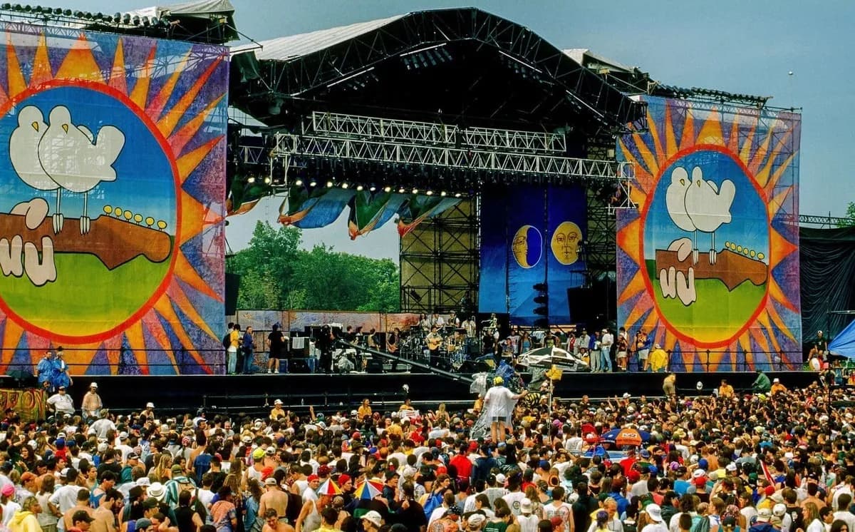 Un día como hoy comenzó Woodstock, el festival que reunió a más de 460 mil personas